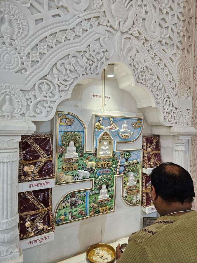 Jain Temple Marble Mural - Sacred Wall Art with Bhagwan Moorti Religious Iconography Delhi